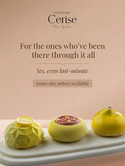 A gift for a friend should be full of shared memories and sweet moments. This box of mini entremets, featuring three of my lemon creations, is perfect for celebrating that bond, especially with same day orders available for last minute plans.