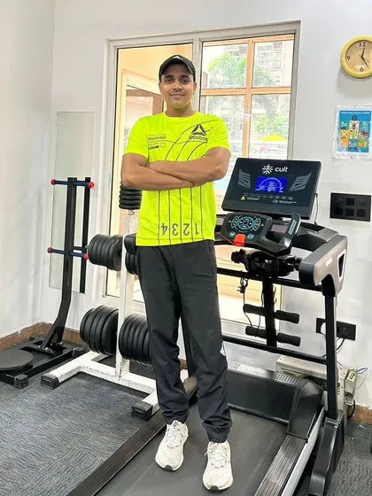 Ready to start a running session on the treadmill.