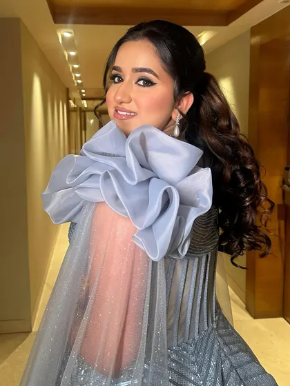 Rocking in pastel paradise with glam magic. This look is perfect for a reception or cocktail party, featuring a soft, shimmery eye and a flawless base.