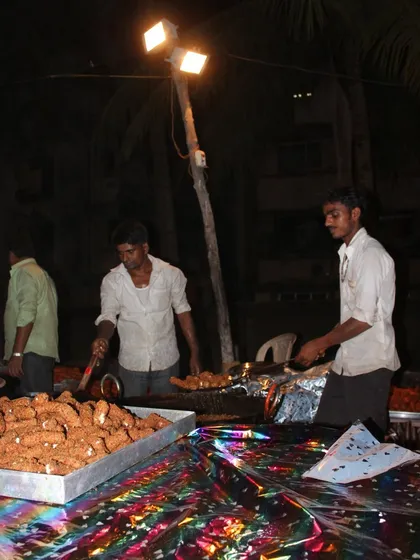 Our chefs at a live starter station, busy preparing and serving hot and fresh appetizers to the guests. We ensure a constant supply of delicious bites throughout the event.