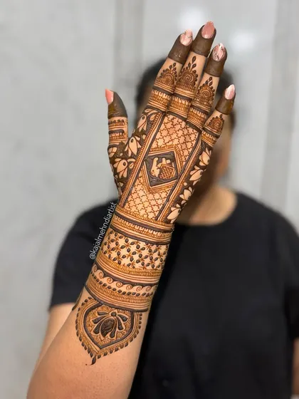 A different pose showing the full bridal backhand design.