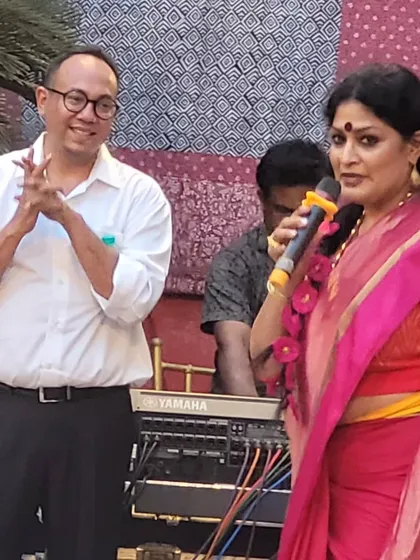 Interacting with the curator Kounteya Sinha at the HARAF Exhibition. The event was a beautiful tribute to Panchanan Karmakar, who created the first Bengali typefaces.