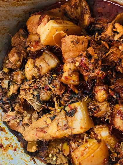 Another look at the pork cooked with dried bamboo shoot and 'etsu molu' chutney.