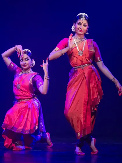 A moment of offering in our duet. Performing together allows us to create more complex narratives and compositions than a solo performance.