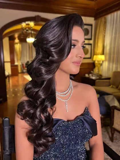 A side profile of the stunning Hollywood waves, showing their perfect form.