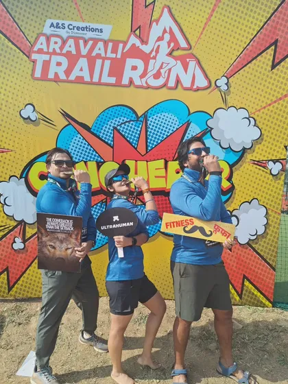 More fun poses from our runners at the Aravali Trail Run, showing off their finisher medals and props.
