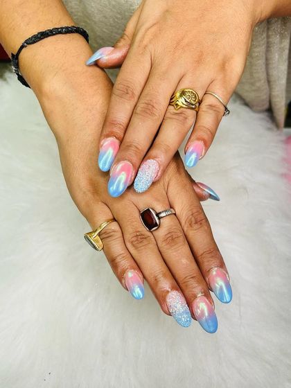 A fun and frosty blue and pink ombre design with a sugar glitter accent nail for a textured, sparkling finish.