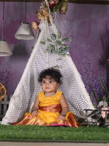 This gallery displays the versatility of our garden and teepee sets. From lush green turf and floral backgrounds to cozy lace teepees and wicker chairs, you can create the perfect indoor "outdoor" shoot.