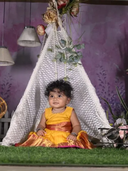 This gallery displays the versatility of our garden and teepee sets. From lush green turf and floral backgrounds to cozy lace teepees and wicker chairs, you can create the perfect indoor "outdoor" shoot.