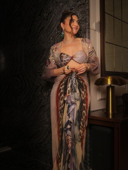 Serving glow and attitude. This high-fashion look is all about flawless skin and a confident vibe, making a bold statement.