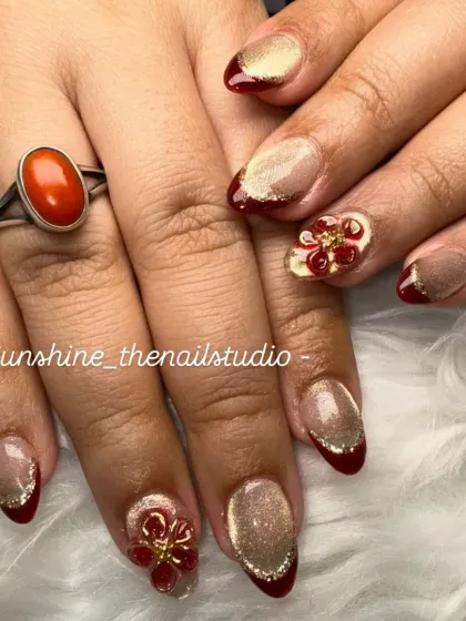 A rich and warm design, perfect for the festive season. This set combines a gold cat eye effect with deep red French tips and a 3D red flower accent.