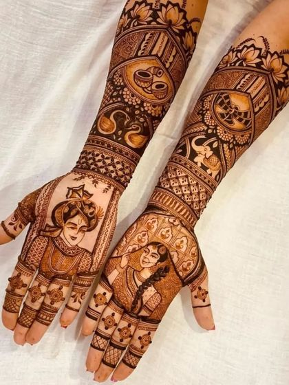 This design features a portrait of a king on the palm, surrounded by swan and elephant motifs.