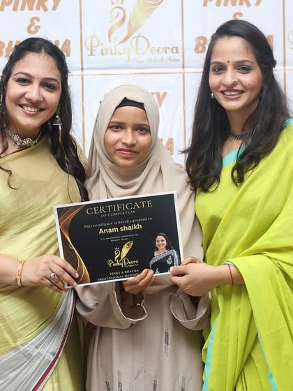 Presenting Anam with her certificate. It was wonderful to see her artistic skills blossom throughout the course, and I am so proud of the artist she has become.