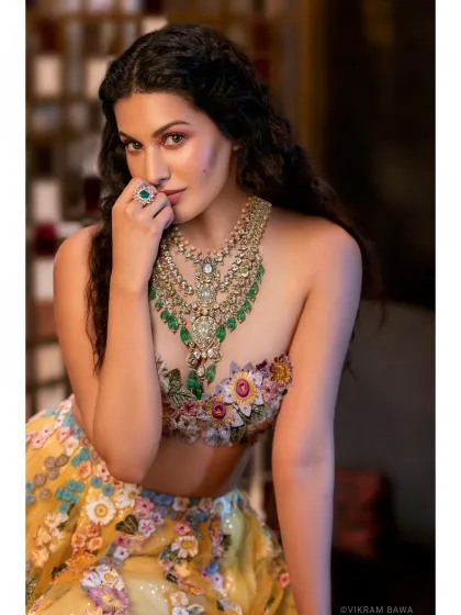 Capturing the sensual beauty of Amyra Dastur for a Hello! Magazine editorial. We worked with a fantastic team to create this rich, glamorous look focused on high fashion and intricate jewelry.