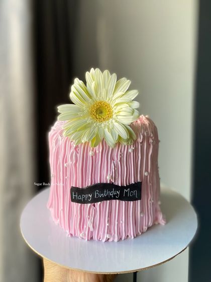 Elegant Floral & Minimalist Cakes photo 36