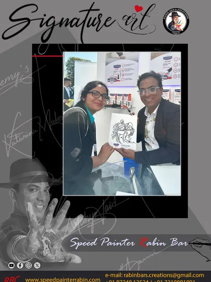 A client receives her custom signature art at the Hansaplast event in Dehradun.
