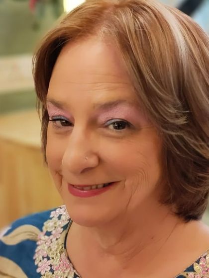 A chic and elegant hair transformation. The new colour with subtle highlights gives her a fresh, youthful vibe, complemented by a stylish haircut.