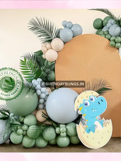 A detail shot of the textured backdrop and balloon arrangement.