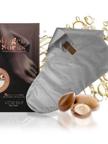 This is the VOESH New York collagen sock treatment I offer. It's a 100% vegan and allergen-free product that uses plant-derived collagen and argan oil for an intensive foot treatment.