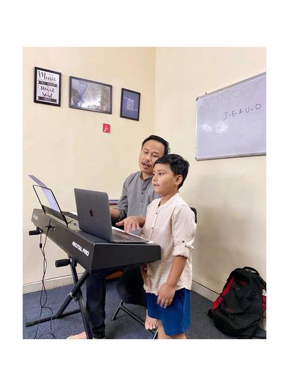 A voice session with our young student Ettan. We focus on making our vocal lessons for kids engaging and fun.