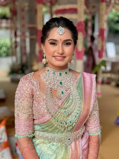 A vision in pastels. Manasa’s look is a testament to modern elegance, where soft, ethereal makeup complements her magnificent diamond jewelry and pastel Kanjivaram saree, creating a look that is fresh, radiant, and unforgettable.
