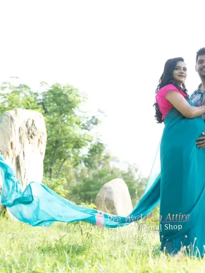 Our teal flying tail gown, styled here for a couple's outdoor maternity shoot. The lightweight material flows effortlessly in the breeze, adding a touch of magic to photos in natural landscapes.