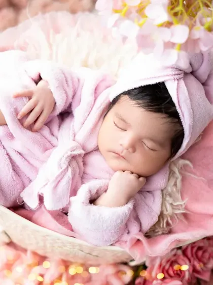 A close-up from a creative newborn spa day session, highlighting the tiny, perfect details. This imaginative setup shows my dedication to crafting unique and adorable newborn photography experiences with meticulous care.