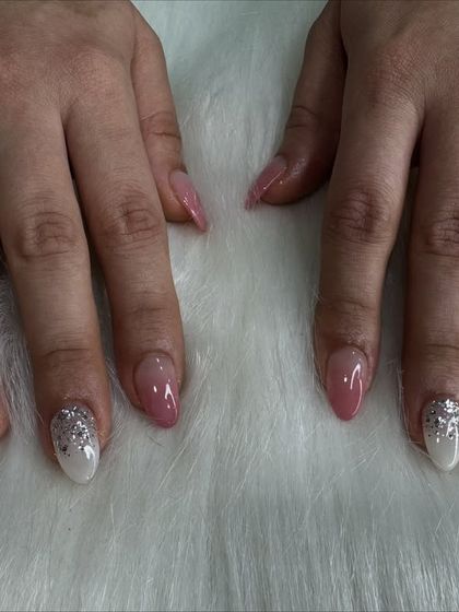 A clear, top-down shot of the pink ombré nails, showing the smooth color transition.
