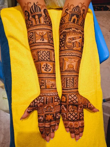 This design features a prominent Ganesha motif, perfect for new beginnings. The arms are filled with different patterns, including checkerboards and traditional symbols, showcasing our versatility.