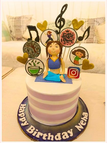 A personalized yoga-themed cake for a "Selfie Queen" who loves green tea, music, and Instagram.
