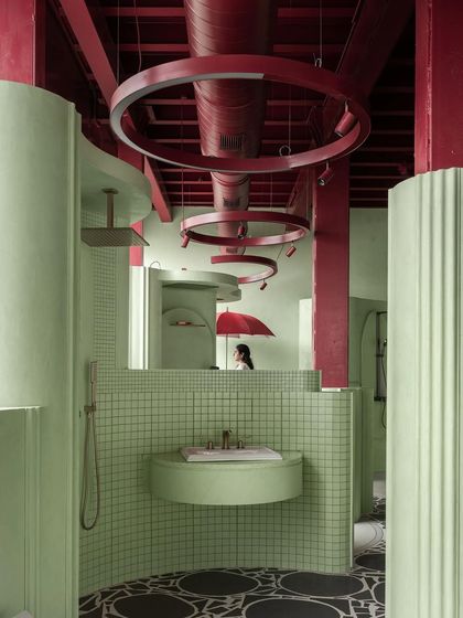 In the Spotlight: Awards & Features photo 6