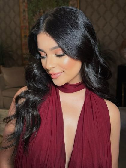 A close-up on this glossy, snatched, and stunning look. I focused on creating flawless skin, soft eyes, and beautifully bronzed cheeks, finishing with luscious, glossy lips for a glamorous party vibe.