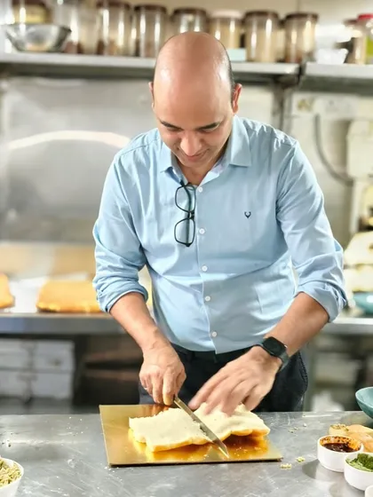 Precision meets passion. Crafting the perfect base for a street food masterpiece, because every cut counts when flavor is the final goal.