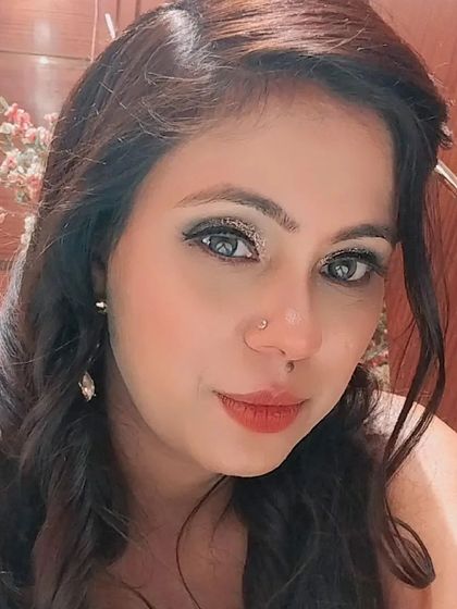 This close-up shows a silver glitter eyeliner look that really makes the eyes pop. It's a great way to add a touch of glamour for a cousin's wedding or a cocktail party.