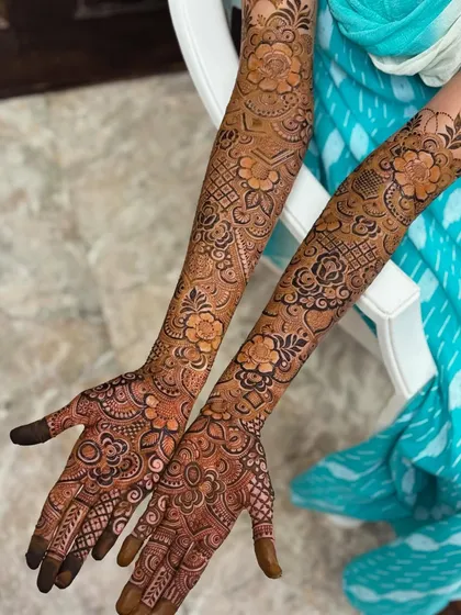 The full view of the floral design for Iram. The pattern is asymmetrical, giving each hand a unique yet coordinated look.
