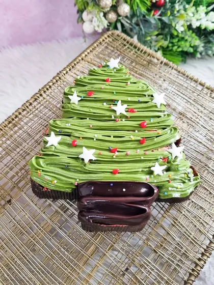 Another take on our Christmas tree cake, this one features green frosting and star sprinkles for a classic holiday feel.