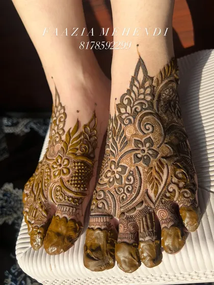 A beautiful bridal feet design with a mix of bold and fine lines. The pattern covers the entire top of the foot.