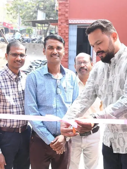 I had the privilege of inaugurating the annual art exhibition at the Latur art college before my demonstration.