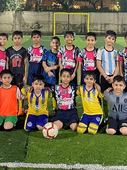 Another group photo from the practice match, showing the large number of enthusiastic players in our Rising Stars program.