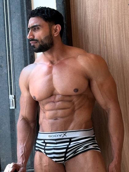 Chale aana. A relaxed pose showing a lean and aesthetic physique.