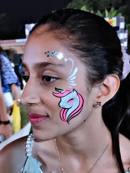 Another beautiful unicorn design, this time with wings and silver glitter for extra sparkle.