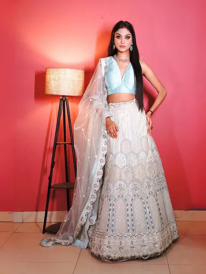 This pose showcases the delicate net dupatta with its scalloped, embroidered border. Every detail is designed to look great on camera.