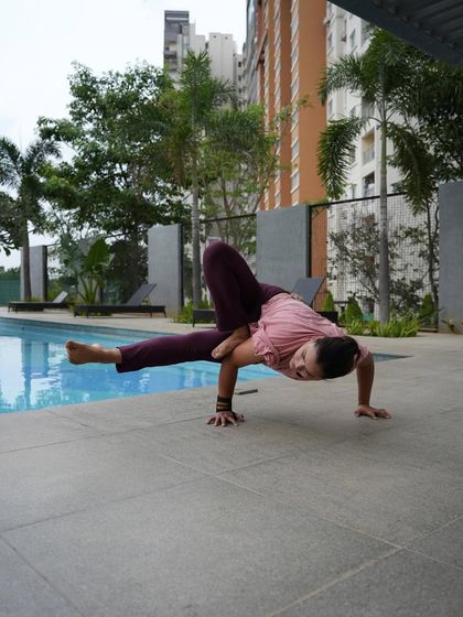 Shashi Prabha Dwivedi - Advanced Yoga Anatomy & Asana Course (Online) Inversions & Arm Balances photo 30