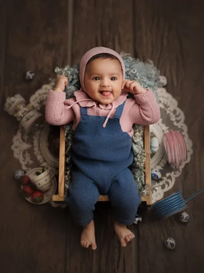 This little one is ready for an adventure. A four-month milestone session with a playful theme, showing how I use props to create a fun and imaginative setting for baby photos.