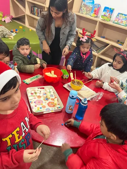 Christmas at The Reading Room is always yummilicious. The children had a great time making their own healthy fruit stick snacks, learning about festive foods and sharing with friends.