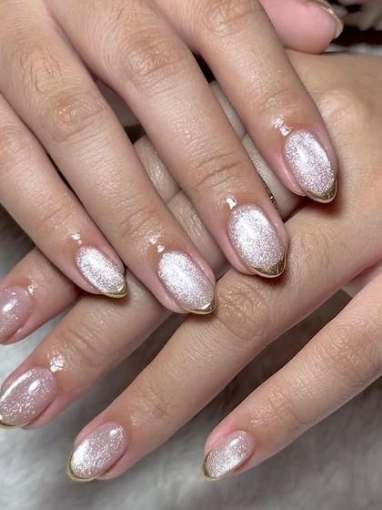 Chrome dreams and cat-eye gleams. This elegant set features a shimmery white cat-eye base with a delicate gold chrome French tip for a truly high-end look.