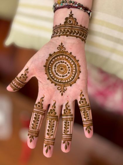 Mitali - Mehendi for Special Occasions Stylish & Minimalist Henna photo 20