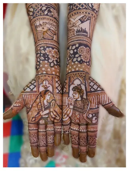 This design features a beautiful varmala ceremony portrait. The bride and groom are shown exchanging garlands, a pivotal moment captured forever in their mehendi.