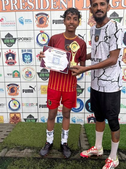 A player receiving his award after helping the U13 team reach the MFA YPL semi-finals.