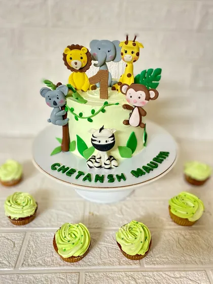 Our safari cake paired with matching cupcakes, making it a complete party package.